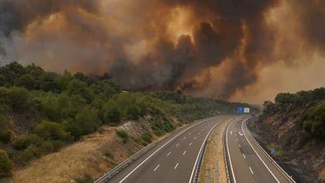 Incendies au Portugal et en Espagne : plusieurs pompiers tués, l’aide européenne activée