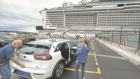 Bizkaia regulará el servicio de taxi en Loiu, el puerto de Getxo y el BEC con más licencias