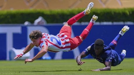 El Atlético, enfadado por la decisión de Kovacs que pudo dejar al PSG con diez