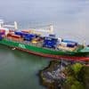 Johan weet niet wat hij meemaakt: enorm vrachtschip ramt Noorse kust en mist zijn huis maar net