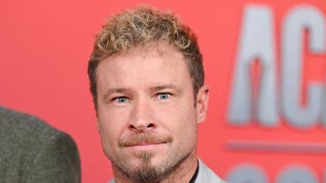 Backstreet Boy Brian Littrell heeft genoeg van opdringerige badgasten op zijn privéstrand en sleept sheriff voor de rechter: ’Dit is geen toeval, maar opzet’