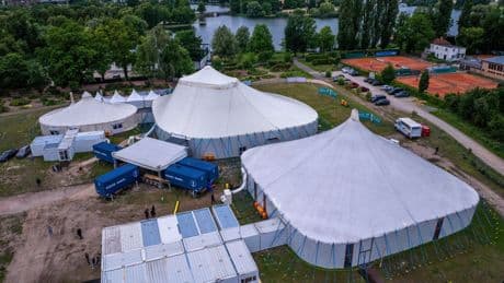 Theater: Premiere im Zelt - Start für Schweriner Schlossfestspiele