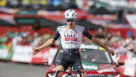 Ayuso vence en una etapa sin altercados y antes de El Angliru