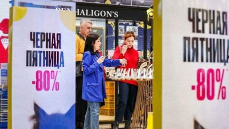 Economia Russia, spesa famiglie alle stelle: fino a +166% per i prodotti alimentari. Così la guerra mette in crisi Mosca