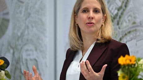 Bauministerin wehrt sich gegen Kommentare zu ihrer Schwangerschaft