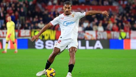 Polémica roja para el Sevilla a los diez minutos de partido: ¿Demasiado castigo?