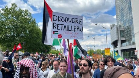 Un char LFI, un autre pro-Palestine : deux ambiances à la marche contre l’islamophobie