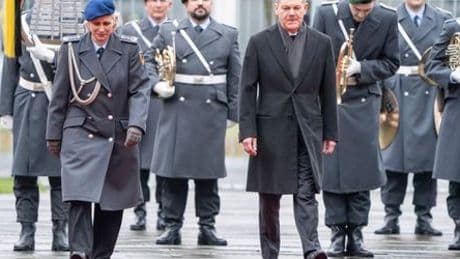 Olaf Scholz wünscht sich beim Zapfenstreich »Respect«