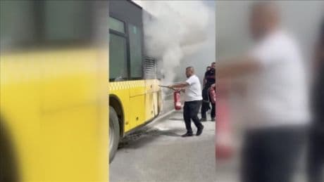Hareket halindeyken alev aldı: Beykoz'da İETT otobüsünde çıkan yangın söndürüldü