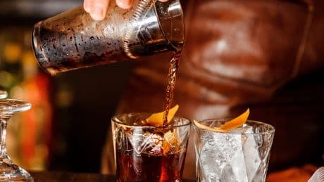 I've been a bartender for over 10 years. Here are 11 things I wish customers would stop doing.