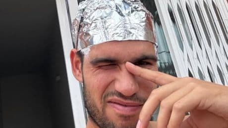 El sorprendente nuevo look de Alcaraz, que se une a la moda de los famosos de teñirse el pelo