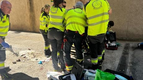 Grave caída en Villaverde (Madrid): un joven herido muy grave tras precipitarse desde cuatro metros de altura