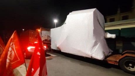 Porto di Genova, cannone militare fuori dallo scalo nella notte | Foto