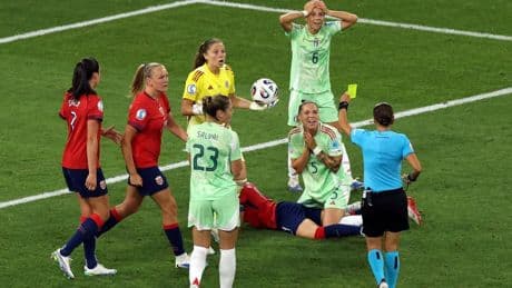 Hegerberg no aprovecha el escándalo arbitral de la Eurocopa