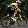 Wind zorgt voor averij in slotrit Ronde van Duitsland, kan Van Aert ploegmaat Brennan nog aan ritzege helpen?