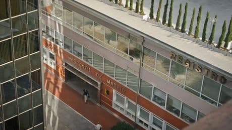 La creación de empresas aumenta un 0,3% y los costes laborales suben un 1,8%
