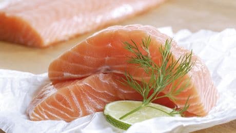 Mehr Parasiten im Lachs: Warum das kein Grund zur Sorge ist