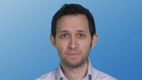 Óscar Muñoz Moreno-Arrones, dermatólogo: “Mudamos el pelo de forma diaria y de forma asíncrona, por lo que se caen y crecen al mismo tiempo”