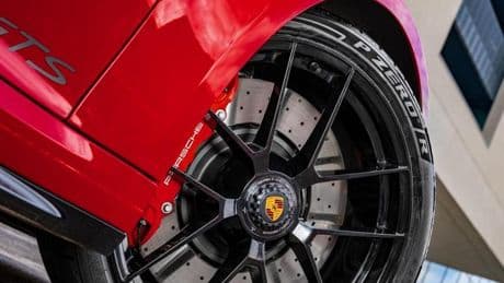 İlk hibrit motorlu Porsche'nin ekipmanı oldu