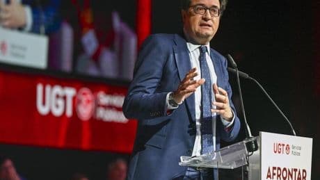 Óscar López anuncia que el Gobierno abonará «en breve» la subida del 0,5% pendiente a los funcionarios