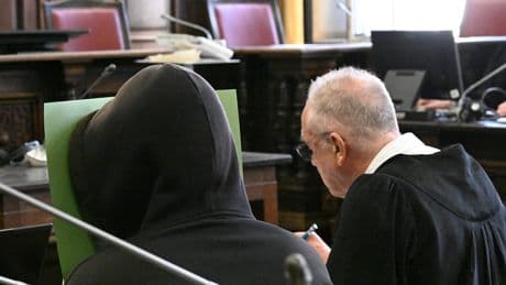 Prozess in Hamburg - Er soll seine Mutter erstochen haben