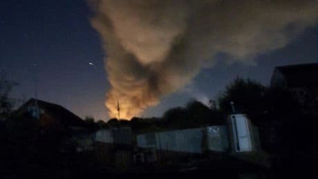 Russia, raffineria Ilsky e oleodotto Druzhba colpiti dagli ucraini: ora Kiev prende di mira infrastrutture e snodi cruciali