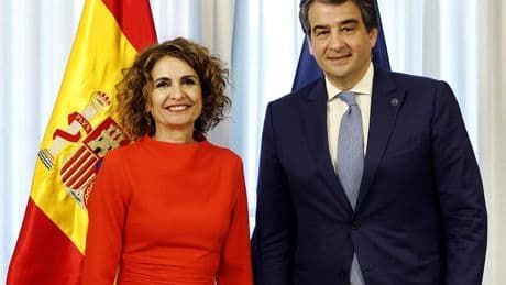Montero retira el 'cordón sanitario' y recibe a Fitto, el comisario europeo de Meloni, para amarrar los fondos de cohesión