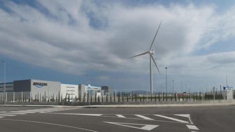 Amazon pondrá 2,2 MW eólicos para autoconsumo en su centro logístico de Girona, para tener un suministro 100% renovable