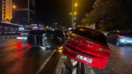 Esenyurt’ta zincirleme kaza! 3 araç birbirine girdi