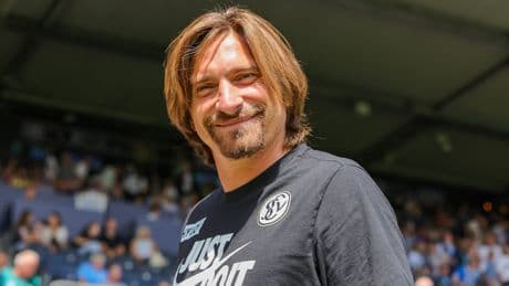 Komplett neuer Look - SO sieht Elversbergs Trainer nicht mehr aus