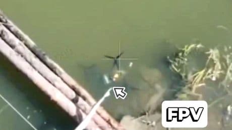 Vidéo: un drone ukrainien amphibie frappe une passerelle russe, une première mondiale