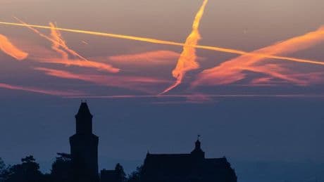 Vermeidung von Kondensstreifen: Bessere Flugrouten könnten Reisen klimafreundlicher machen