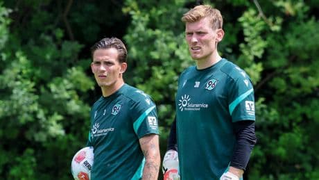 Tragischer Hintergrund  - Hannover-Keeper verlässt Trainingslager