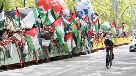 Los equipos ciclistas, preocupados por su seguridad en La Vuelta: “Se va a liar en Madrid, ¿verdad?”