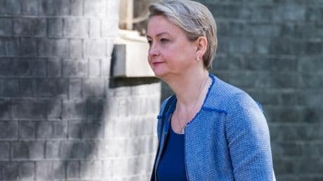 „Nettozuwanderung muss sinken“, sagt britische Innenministerin