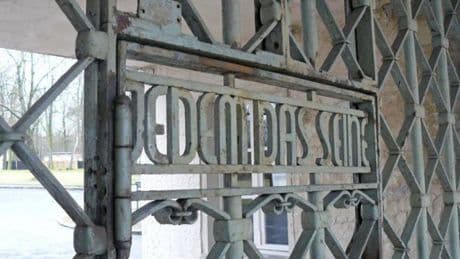 Un tribunal alemán avala que Buchenwald pueda negar la entrada a quienes lleven kufiya