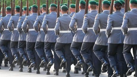 Face à la menace russe, l’Allemagne de Friedrich Merz relance la conscription à petits pas