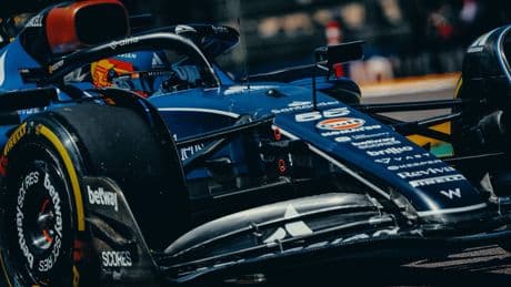 Sainz, a 0.052 del líder y... ¿funcionan las piezas de Aston Martin?
