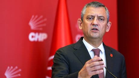 AK Partili Sırakaya'dan Özgür Özel'e sert çıkış: Tiktok izlemeyi bırak, partine sahip çık