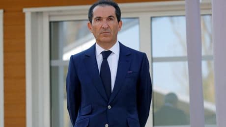 Les stratégies de Patrick Drahi pour vendre SFR au meilleur prix