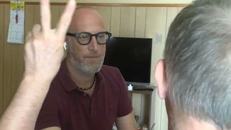 El padre de un joven asesinado logra desbloquear su móvil y encuentra un video selfie del autor del crimen