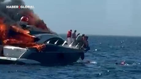 Kınalıada’da yanan tekneden denize atlayarak kurtulmaya çalıştılar