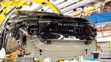 Crollano gli utili dell?auto: previsioni sospese per i dazi