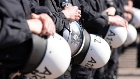 AfD-Mitglieder im Staatsdienst sollen überprüft werden – 200 Polizisten unter Extremismusverdacht