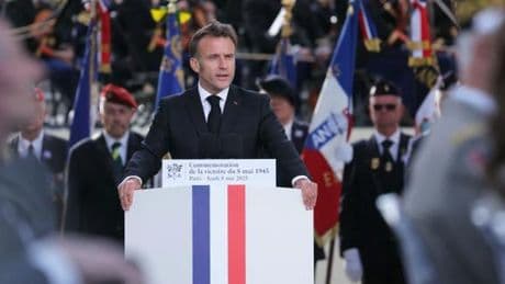 Emmanuel Macron alerte face au retour du « spectre de la guerre » en Europe, lors des commémorations du 8-Mai