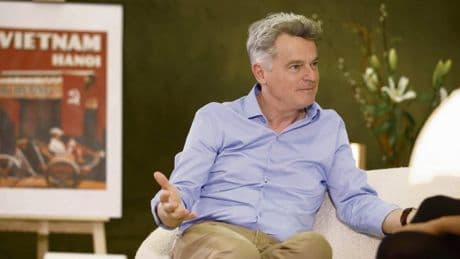 « Une ambition intime » sur M6 : de Bardella à Roussel, en passant par Darmanin et Sandrine Rousseau, des portraits bien lisses pour une peopolisation de la politique