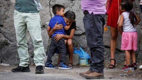 Una niña de 7 años es detenida por ICE junto a su mamá y su hermano mayor: “No se recuperarán en muchos años