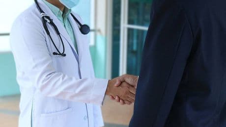 “Deve fare una visita urgente”. E ti svuotano il portafoglio: attenzione alla truffa del finto Cup
