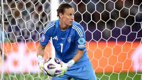 Torhüterin vor Viertelfinale: Ann-Katrin Berger und die Ratschläge des Opas