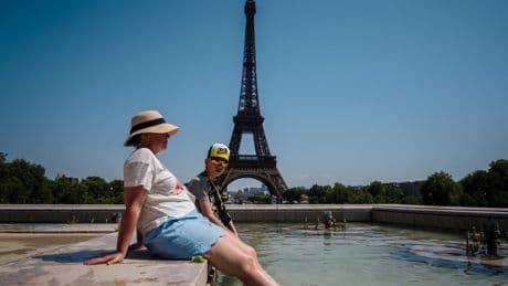 Temperaturen boven de 40 graden, opnieuw hitte-alarm in Frankrijk: ’Dit is geen zomer, dit is de hel’